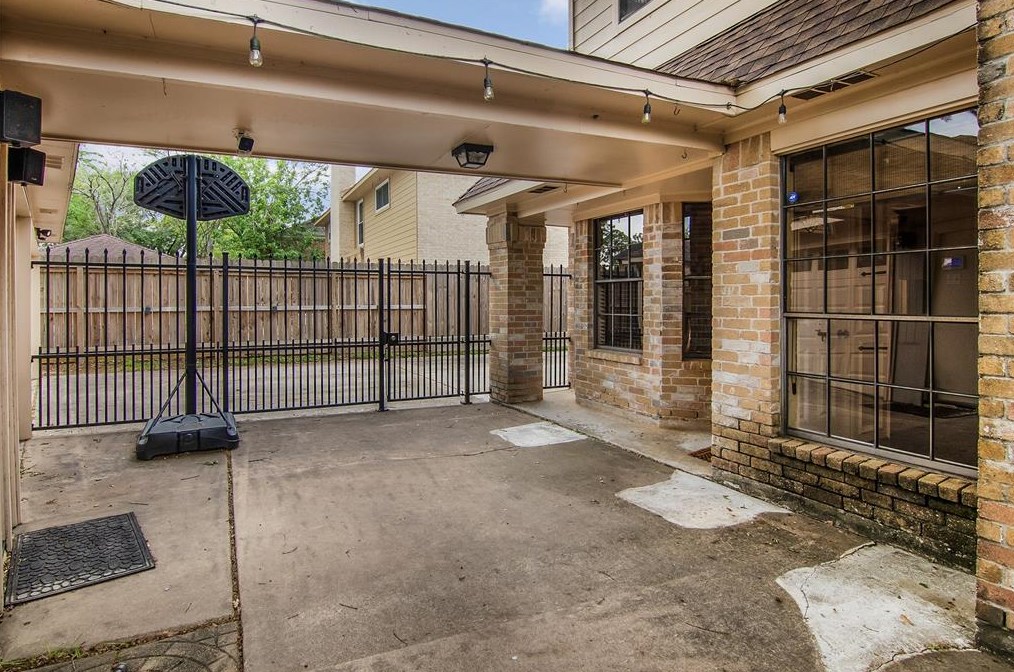 10002 Sagemark Dr, Houston TX  77089-5134 exterior