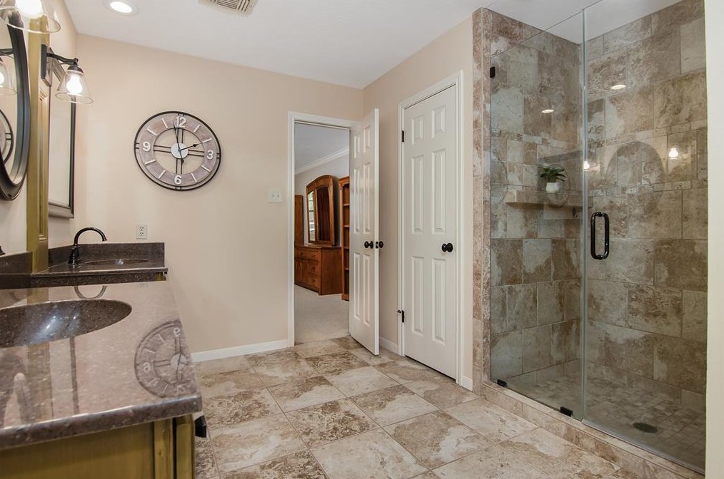 10002 Sagemark Dr, Houston TX  77089-5134 exterior
