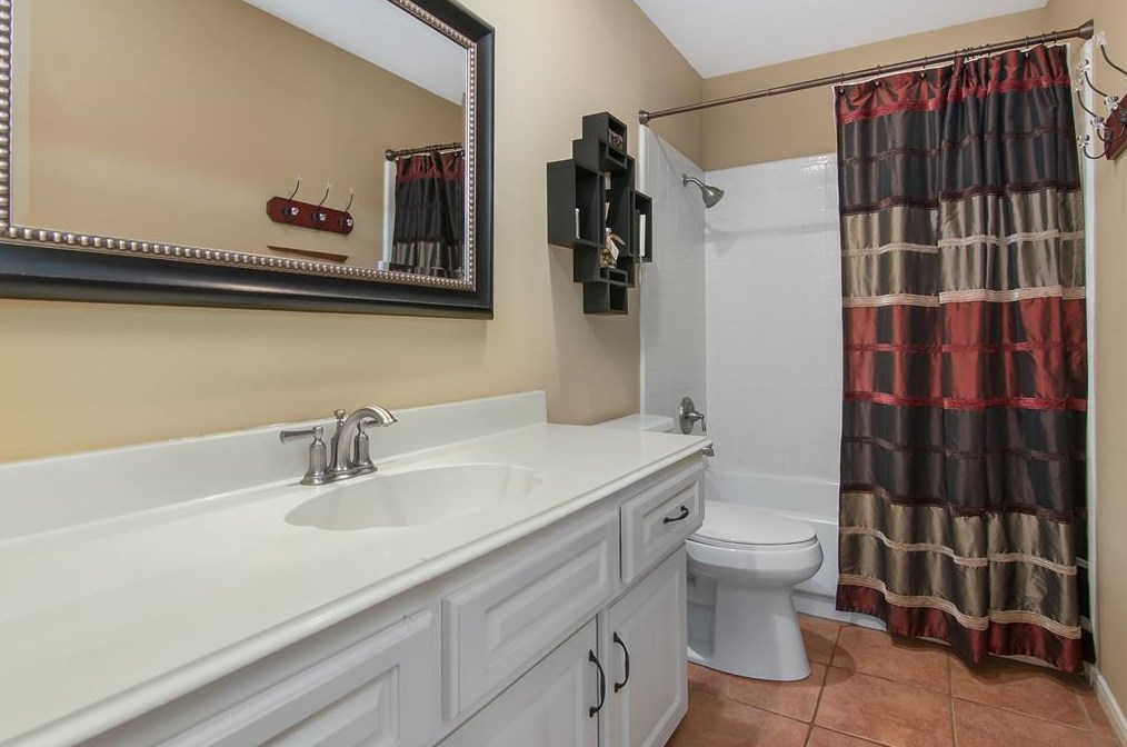 10002 Sagemark Dr, Houston TX  77089-5134 exterior