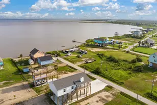 1023 N Bay St, Gilchrist, TX 77617 - Photo 40