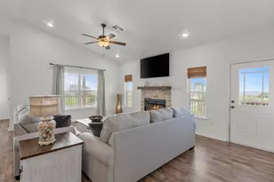 1023 N Bay St, Gilchrist, TX 77617 - Photo 12