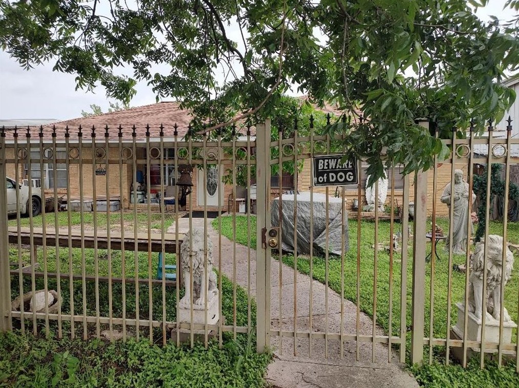 616 Leago St, Houston, TX 77091-3302