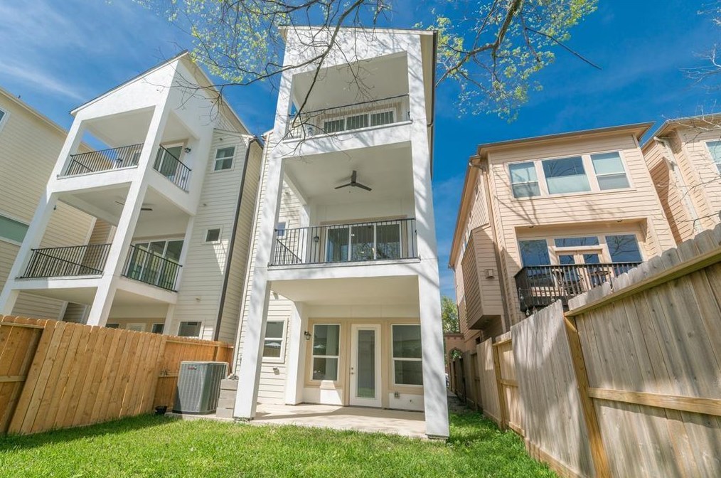 5631 Kiam St, Houston TX  77007-1118 exterior