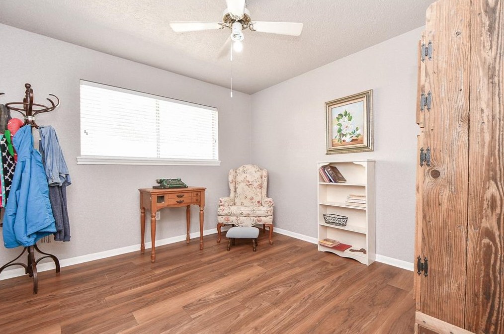 5815 Pinewood Spg Dr, Houston TX  77066-2809 exterior