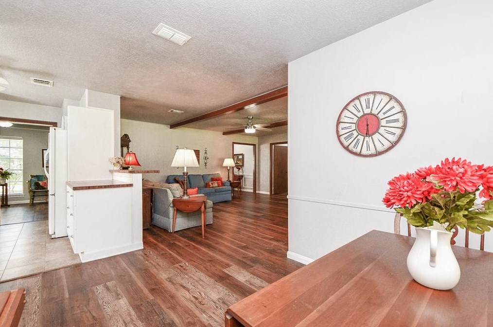 5815 Pinewood Spg Dr, Houston TX  77066-2809 exterior