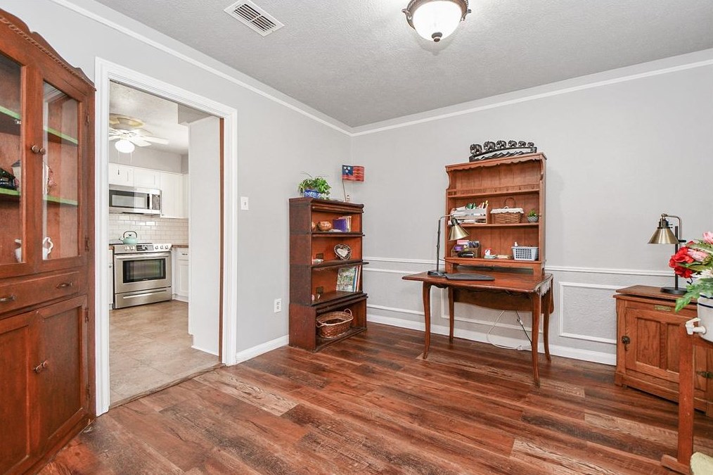 5815 Pinewood Spg Dr, Houston TX  77066-2809 exterior