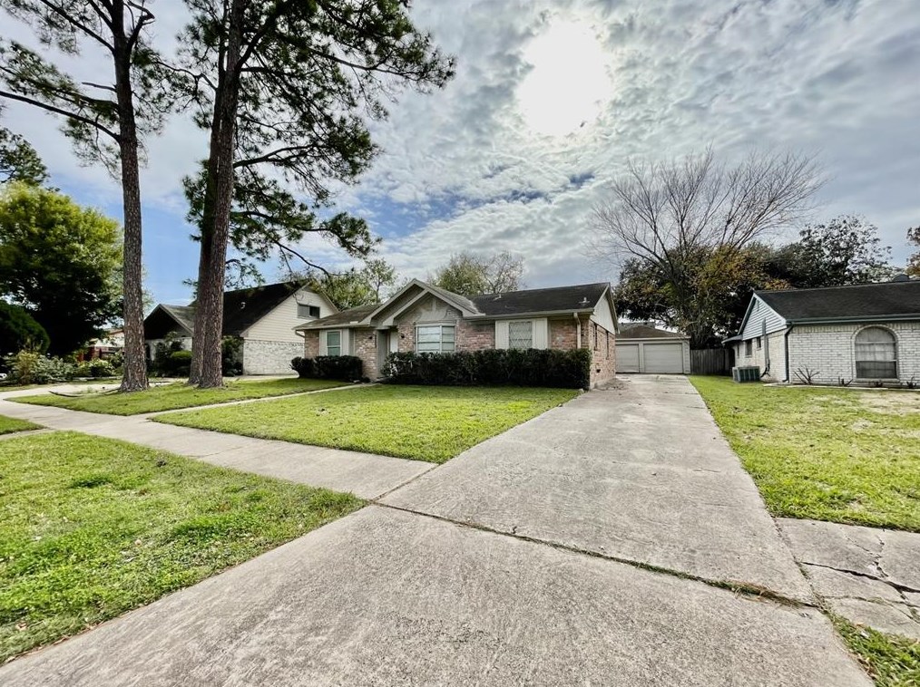 12223 Plumbrook Dr, Houston, TX 77099