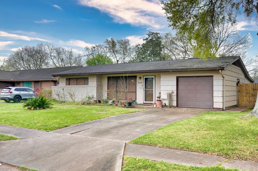 8534 Dillon St, Houston, TX 77061-3325