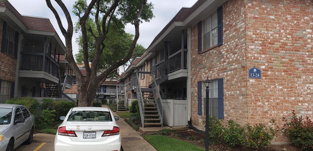 2350 Bering Dr #17, Houston, TX 77057