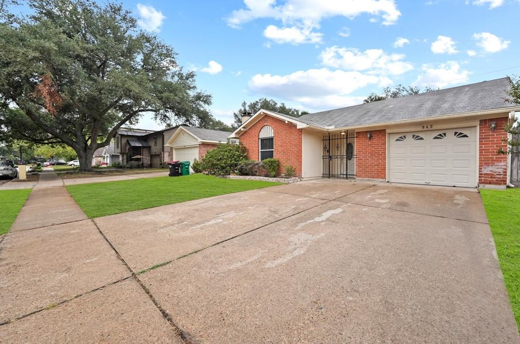 943 Sierra Shadows Dr, Katy, TX 77450-3812