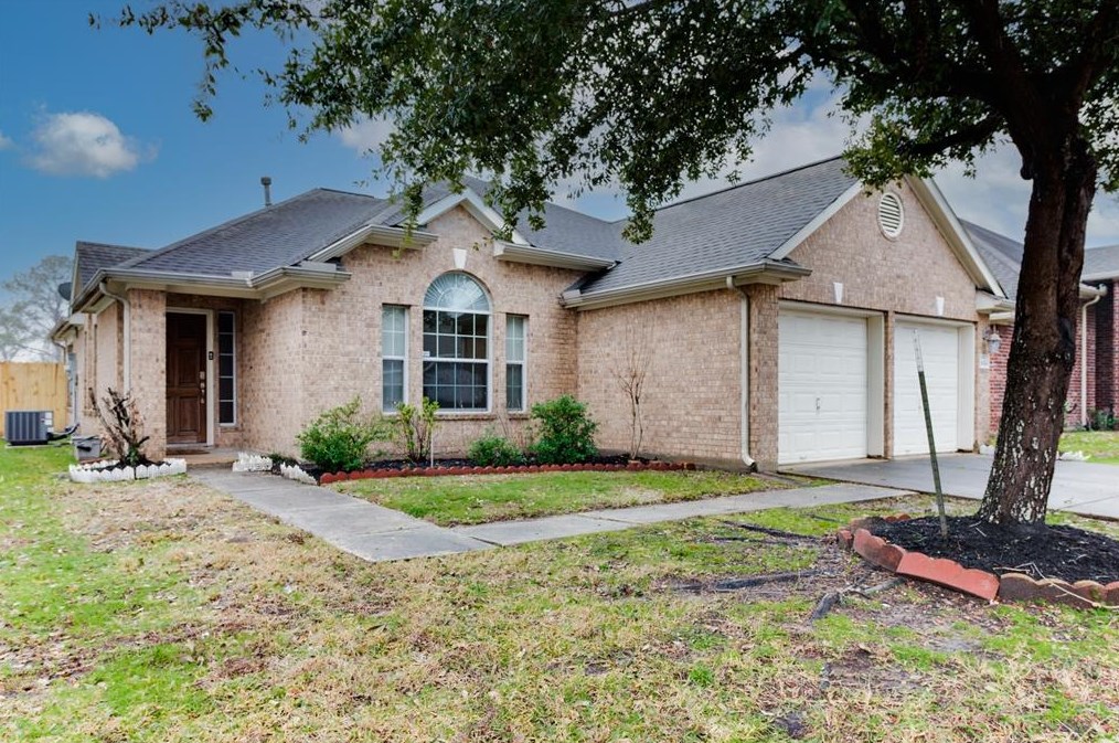 16014 Hidden Crest Dr, Houston TX  77049-1071 exterior