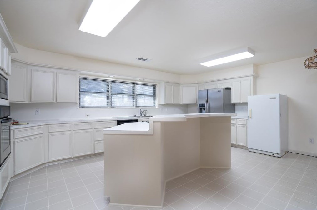 7234 Pine Grove Dr, Houston, TX 77092-1219