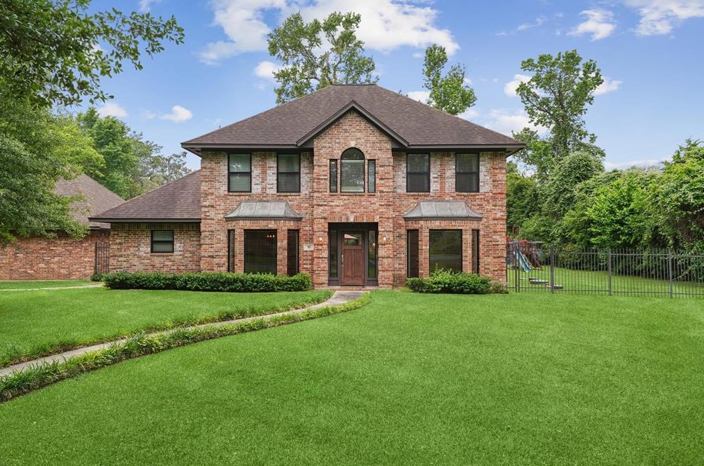 10 Holly Tree Ln, Spring, TX 77373-5721