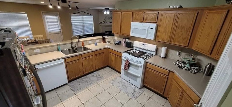 7406 Spring Creek Cir, Baytown, TX 77521-7844