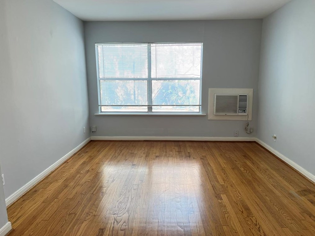 3210 Lake St, Houston, TX 77098-2148