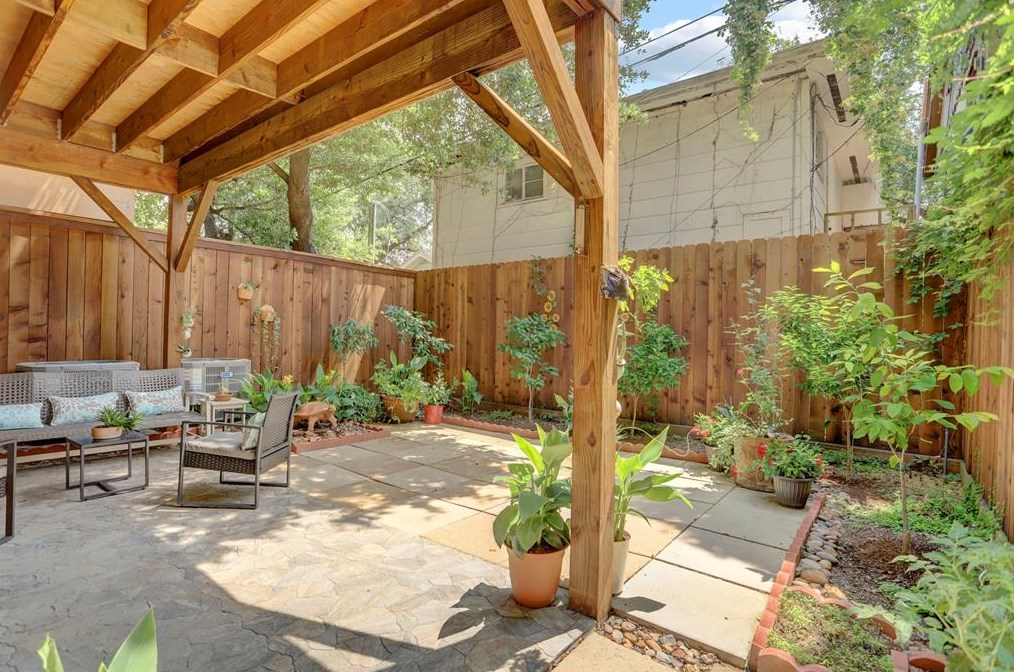 2611 Newman St, Houston TX  77098-1408 exterior