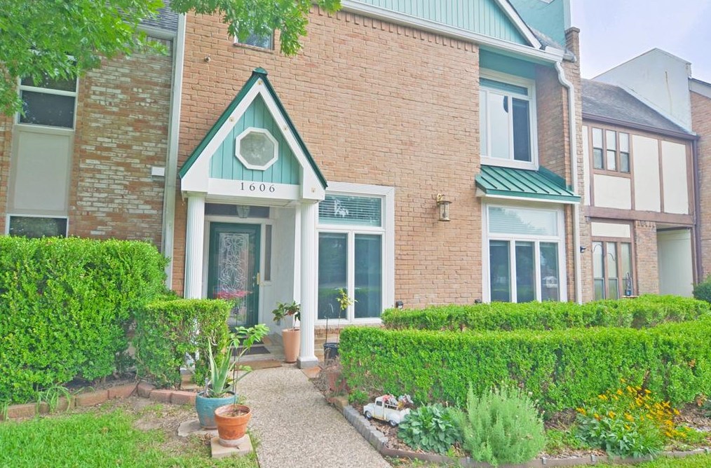 1606 Saxony Ln, Houston, TX 77058-3521