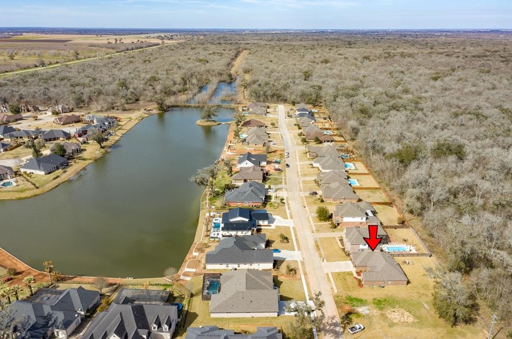 220 Arrowhead Dr, Richwood, TX 77566-4580