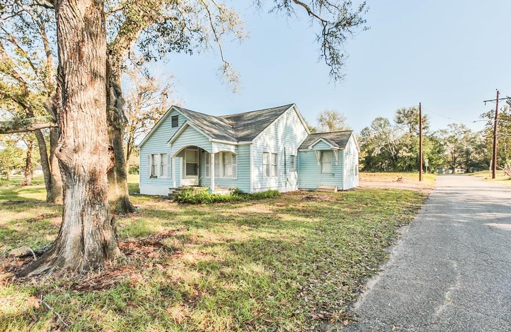 216 Rice St, Sealy, TX 77474