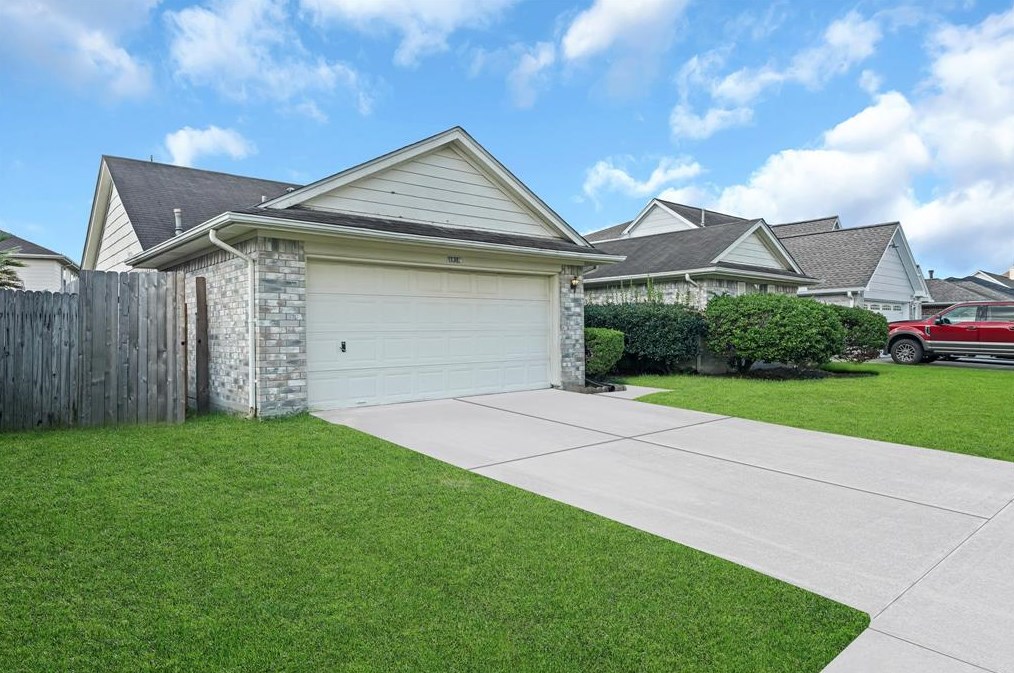 4910 Stone Bridge St, Baytown TX  77521-8867 exterior