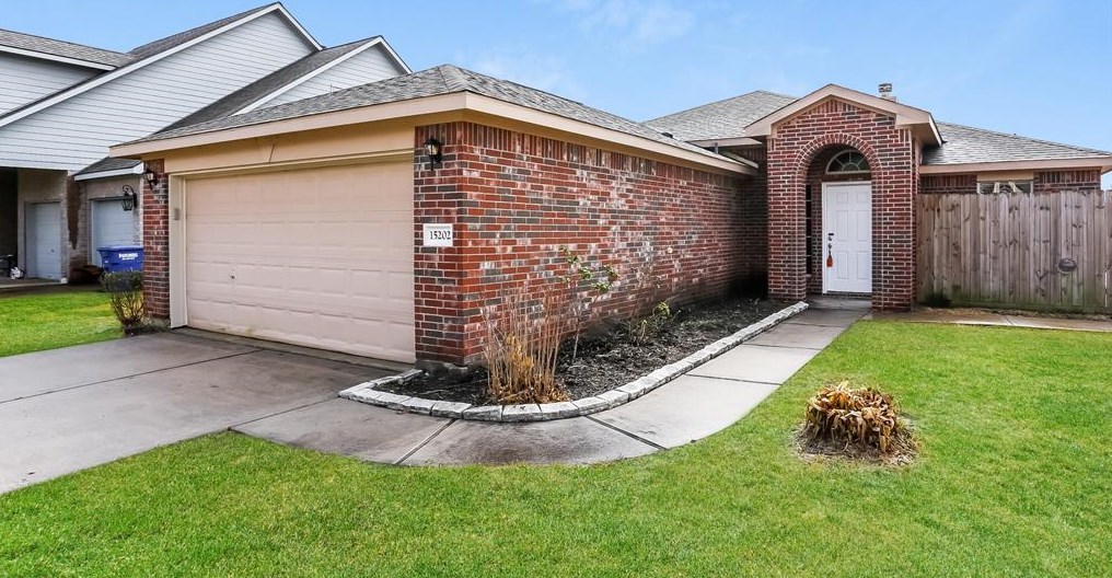 15202 Arnold, Baytown TX  77523-8691 exterior
