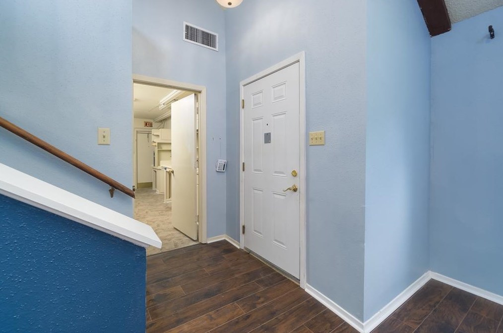 16462 Dunmoor Dr, Houston TX  77059-3906 exterior