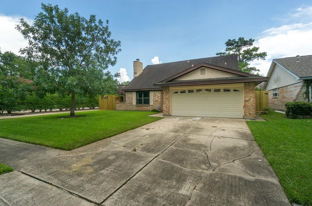 16462 Dunmoor Dr, Houston, TX 77059