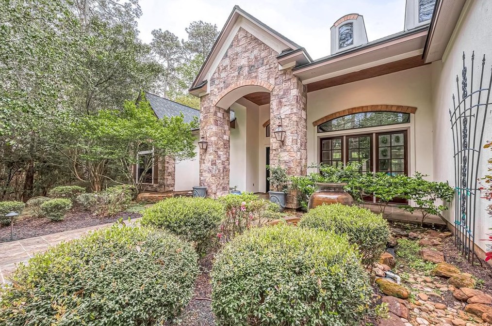 10236 Paradise Valley Dr, Conroe, TX 77304