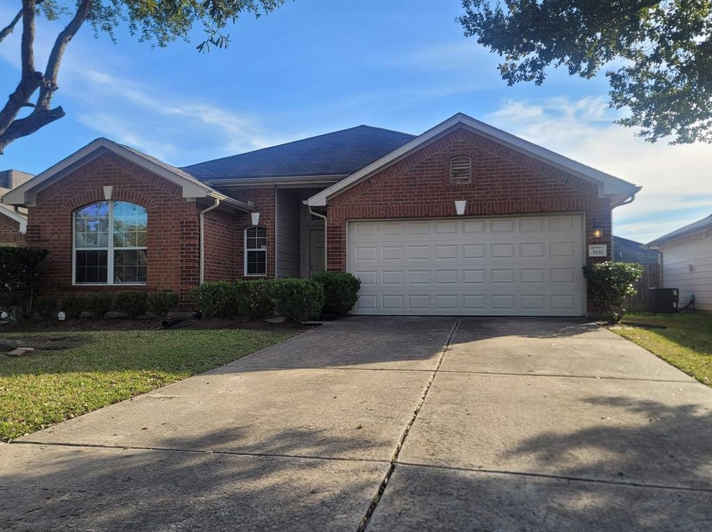 3611 Elmwood Dale Dr, Fresno, TX 77545