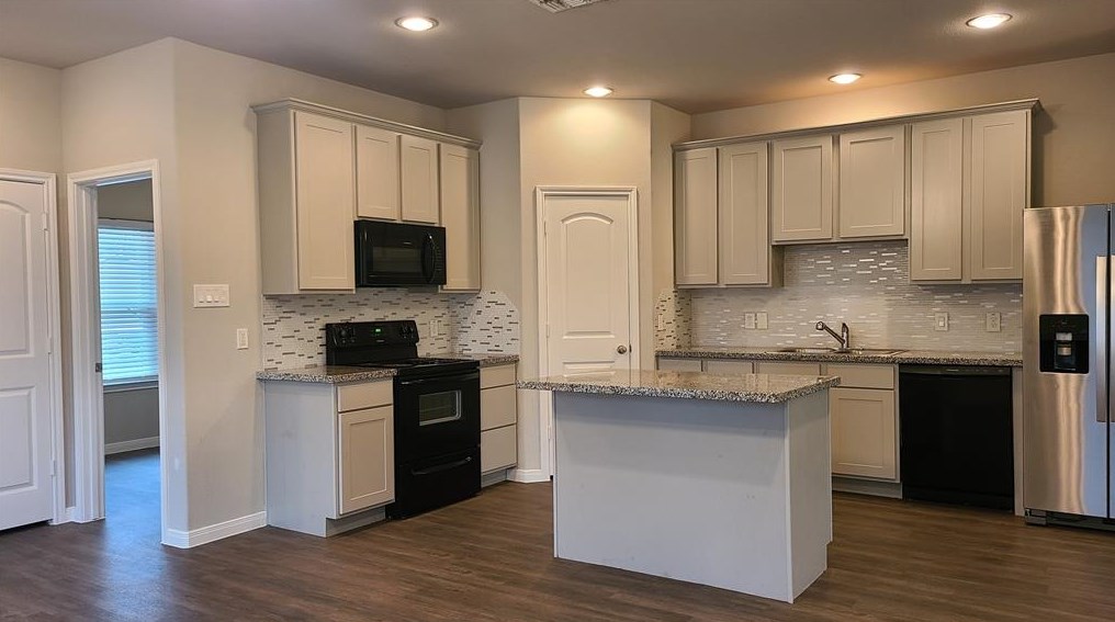 607 Campbell St, Panorama Village, TX 77378