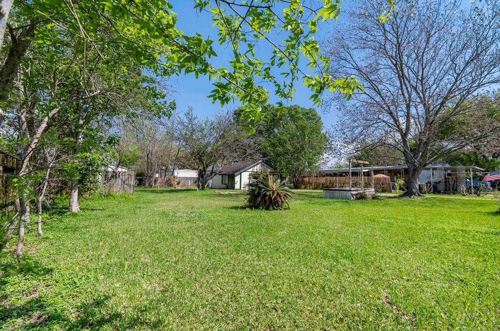 1212 Pampas Ln, League City, TX 77573