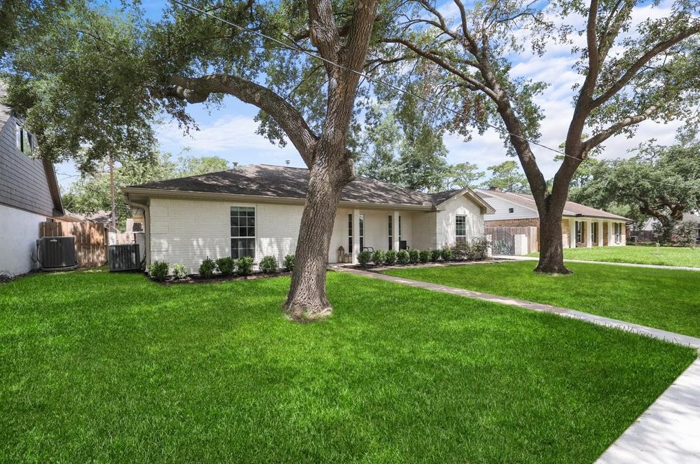 4707 Thornton Cir, Houston, TX 77018-3241
