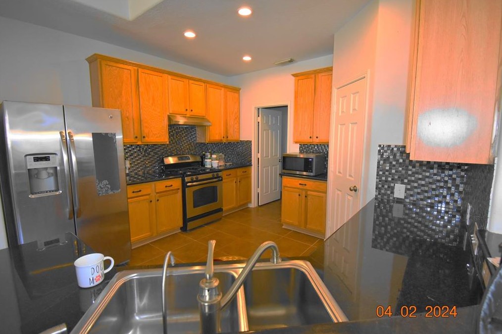 6614 Millford Ct, Houston TX  77049-1559 exterior