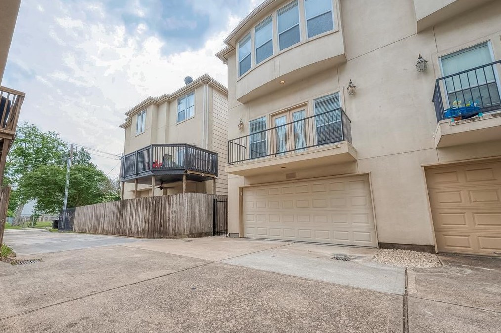 1507 Roy, Houston TX  77007-5249 exterior
