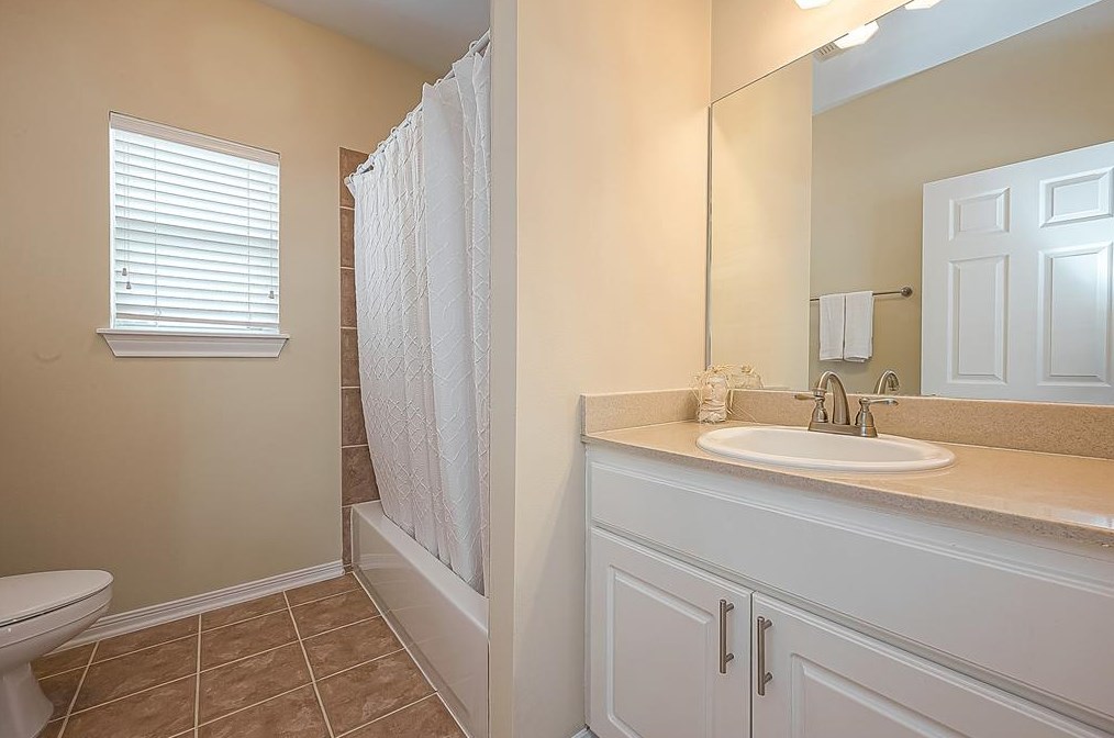 1507 Roy, Houston TX  77007-5249 exterior