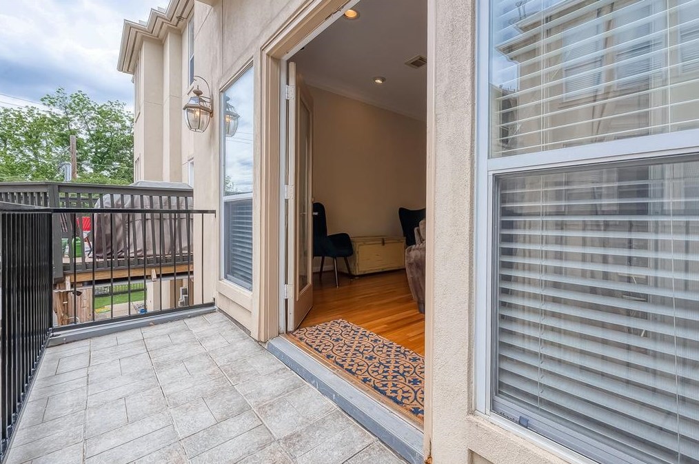 1507 Roy, Houston TX  77007-5249 exterior