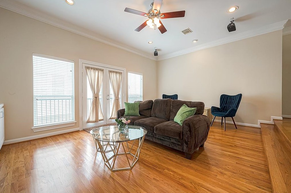 1507 Roy, Houston TX  77007-5249 exterior