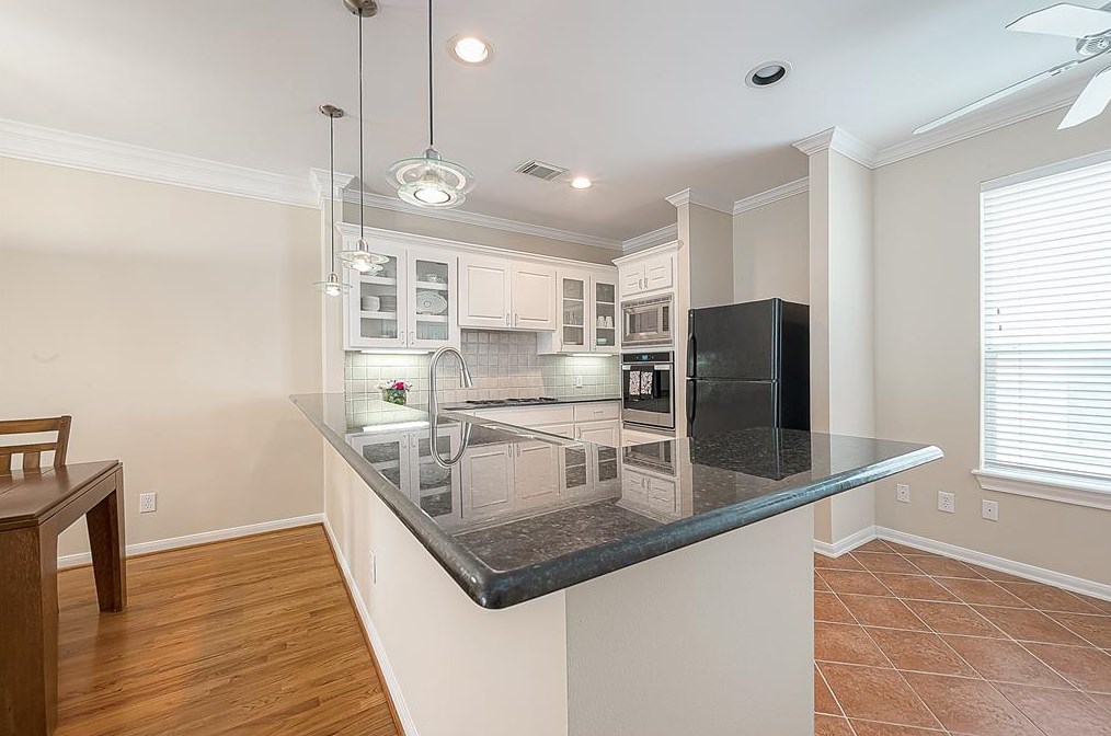 1507 Roy, Houston TX  77007-5249 exterior