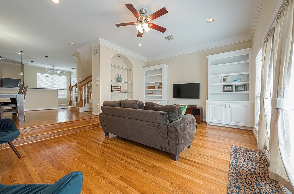 1507 Roy, Houston TX  77007-5249 exterior