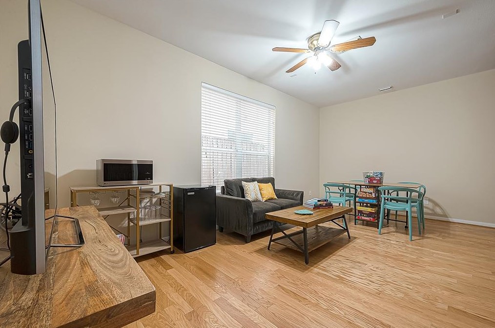 1507 Roy, Houston TX  77007-5249 exterior