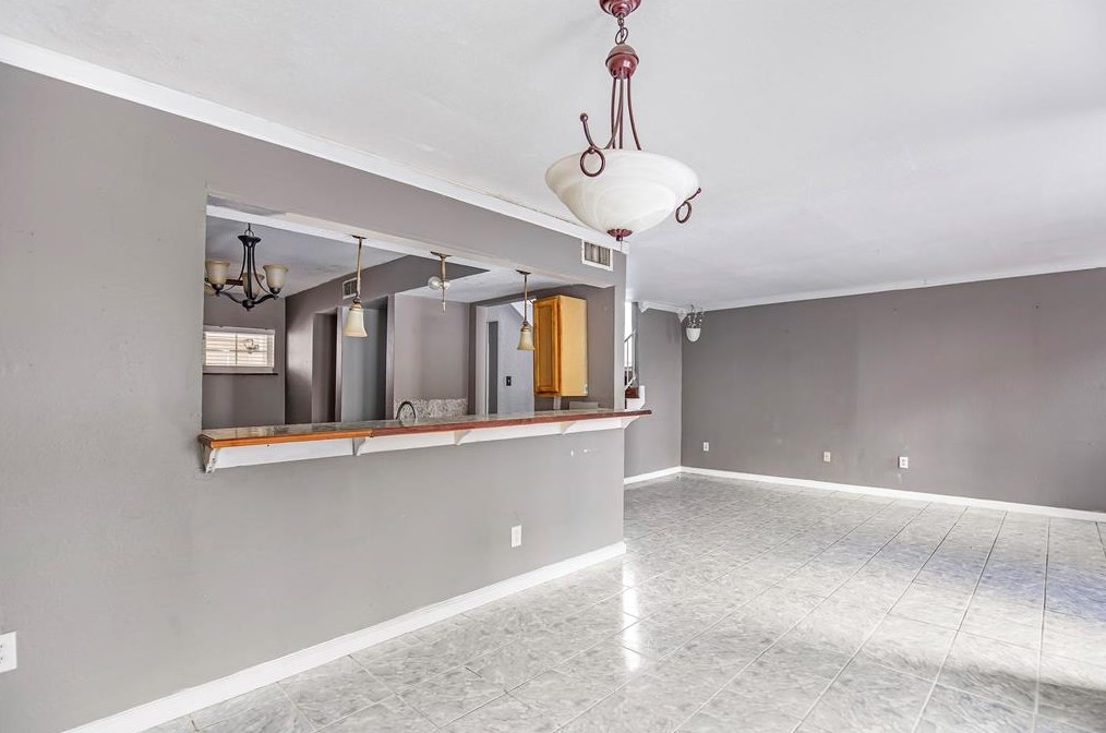 7365 Antoine Dr, Houston TX  77066-4444 exterior