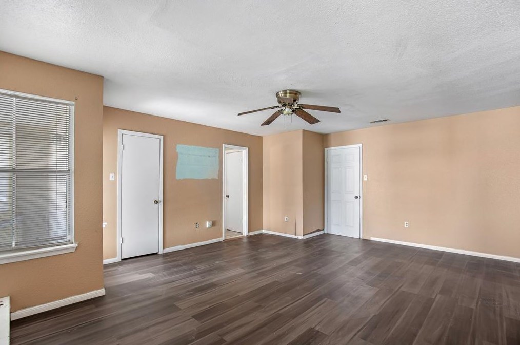 7365 Antoine Dr, Houston TX  77066-4444 exterior