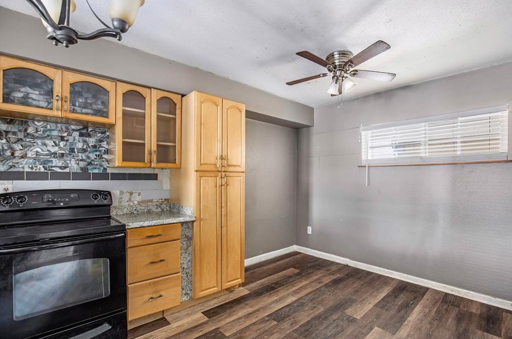 7365 Antoine Dr, Houston TX  77066-4444 exterior