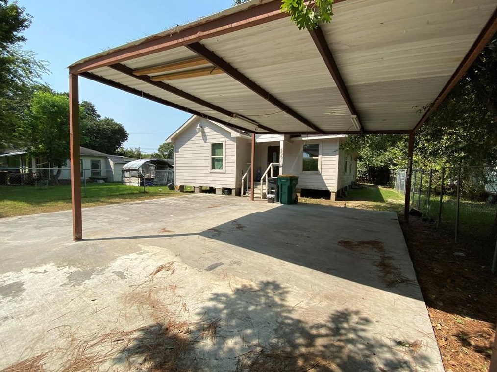 506 Travis St, Baytown, TX 77520-7566