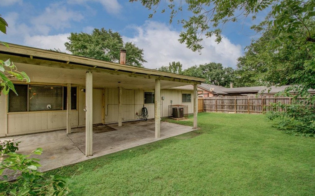 3431 Gdn Grv Dr, Houston TX  77066-5535 exterior