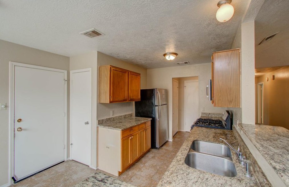 3431 Gdn Grv Dr, Houston TX  77066-5535 exterior