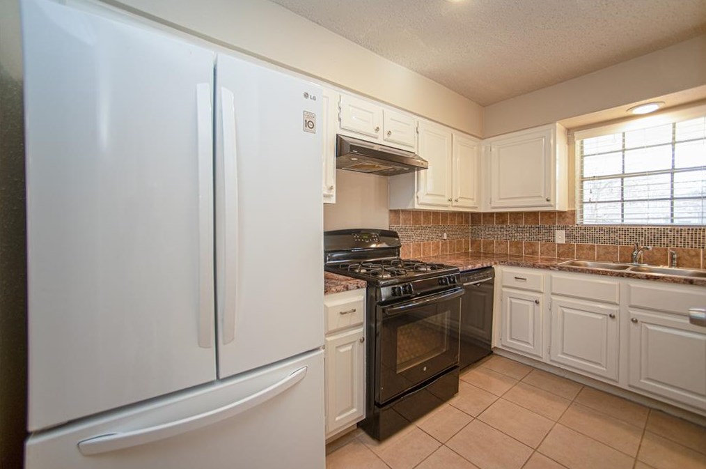 2115 Pincher Creek Dr, Spring TX  77386-1747 exterior