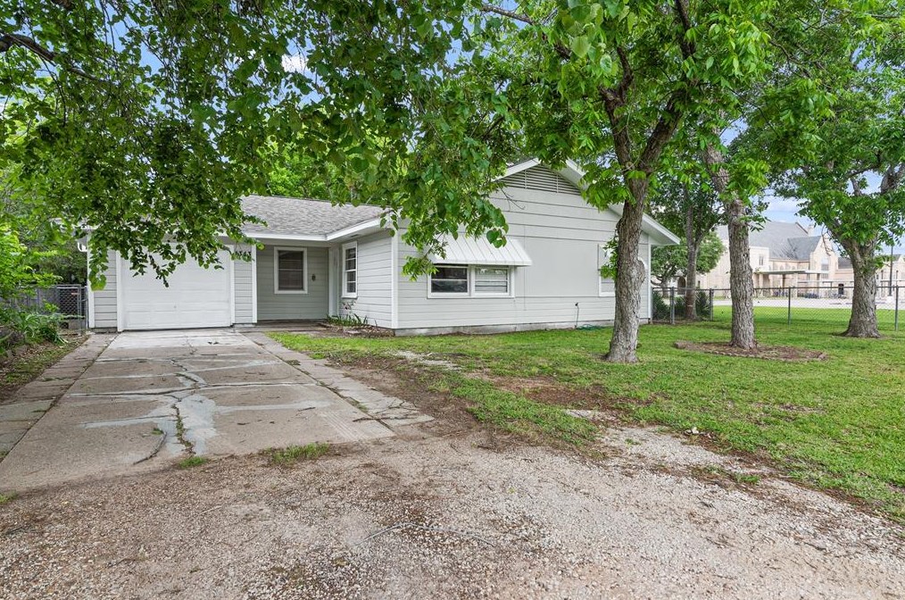1313 James St, Richmond, TX 77471