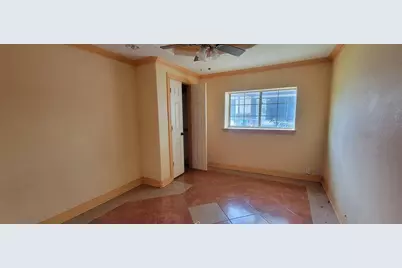 507 Gresham Street, Baytown, TX 77520 - Photo 6