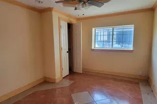 507 Gresham St, Baytown, TX 77520 - Photo 6